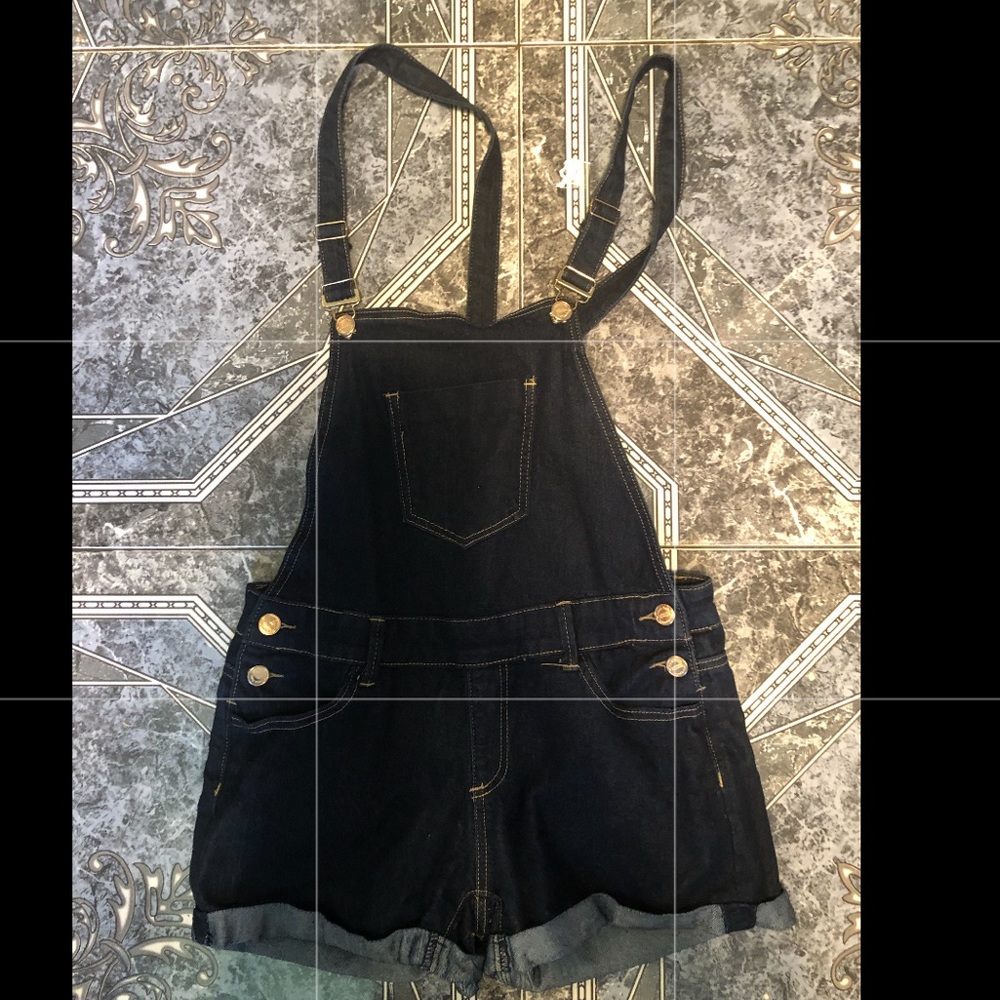 Overall shorts
